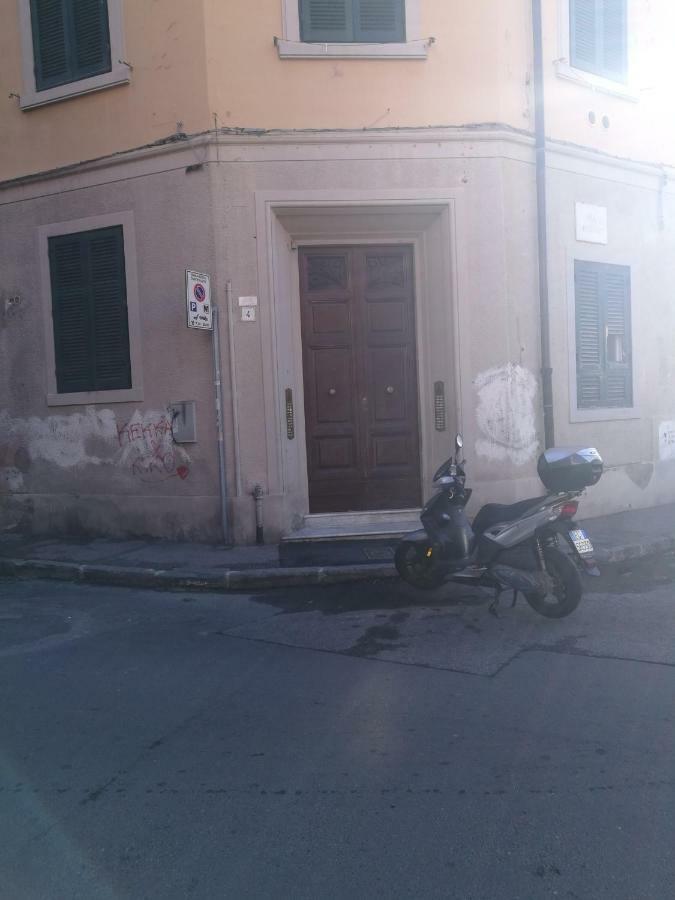 Casa L'Abbraccio Apartment ลีวอร์โน ภายนอก รูปภาพ